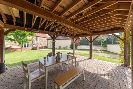 4 bedroom Barn Conversion to let in Gonerby Grange, Belton, NG32