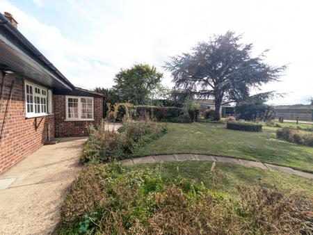 3 bedroom Bungalow to let in Stonepit Lane, Marston, NG32