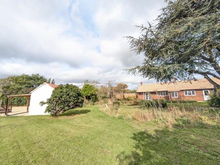 3 bedroom Bungalow to let in Stonepit Lane, Marston, NG32
