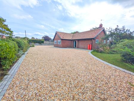 3 bedroom Bungalow to let in Stonepit Lane, Marston, NG32