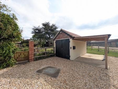 3 bedroom Bungalow to let in Stonepit Lane, Marston, NG32