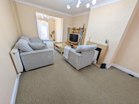 3 bedroom Semi-detached house to let in West Avenue, Grantham, NG31