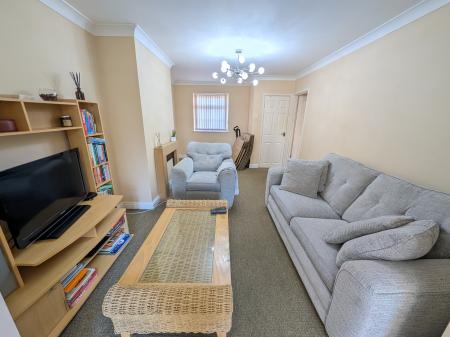 3 bedroom Semi-detached house to let in West Avenue, Grantham, NG31