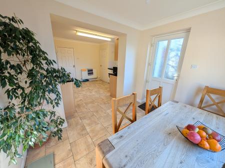 3 bedroom Semi-detached house to let in West Avenue, Grantham, NG31