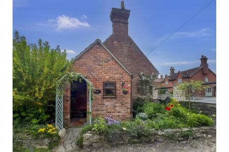 2 bedroom Cottage to let in High Road, Manthorpe, NG31