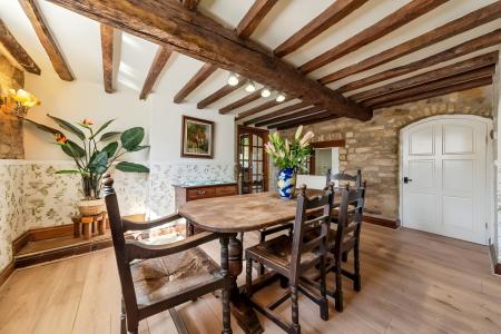 2 bedroom Cottage to let in High Road, Manthorpe, NG31