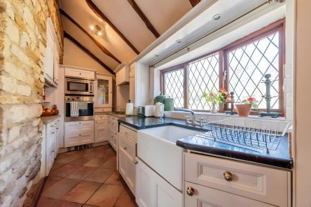 2 bedroom Cottage to let in High Road, Manthorpe, NG31