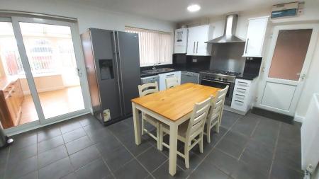 3 bedroom Semi-detached house to let in Bowbridge Gardens, Bottesford, NG13