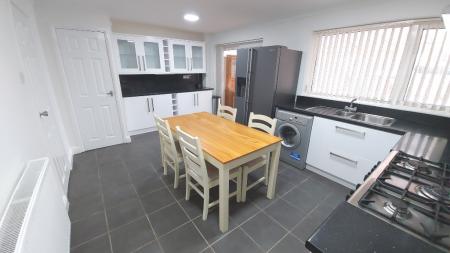 3 bedroom Semi-detached house to let in Bowbridge Gardens, Bottesford, NG13