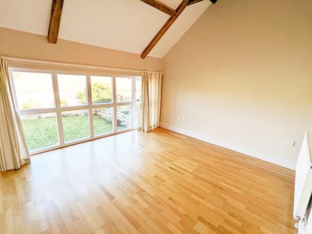 4 bedroom Barn Conversion to let in Church Farm, Stroxton, NG33