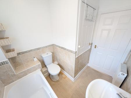 3 bedroom Town house to let in Blue Horse Court, Great Ponton, NG33