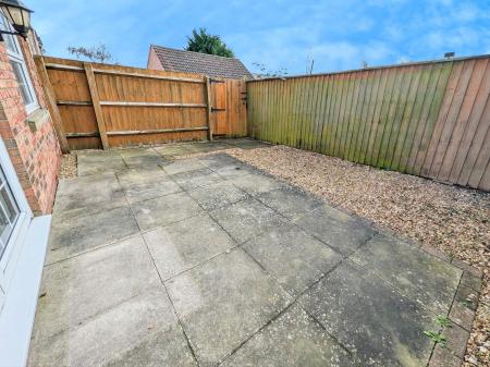 3 bedroom Town house to let in Blue Horse Court, Great Ponton, NG33