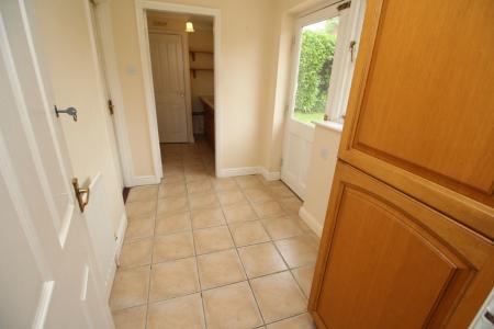 4 bedroom Detached house to let in Ellerby Mead, Swayfield, NG33