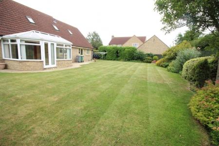 4 bedroom Detached house to let in Ellerby Mead, Swayfield, NG33