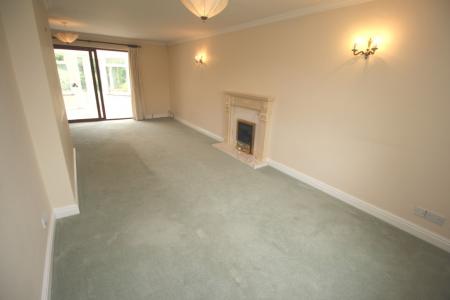 4 bedroom Detached house to let in Ellerby Mead, Swayfield, NG33