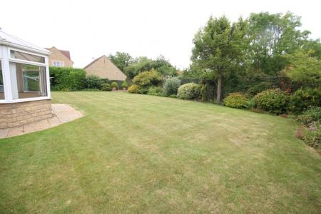 4 bedroom Detached house to let in Ellerby Mead, Swayfield, NG33