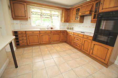 4 bedroom Detached house to let in Ellerby Mead, Swayfield, NG33