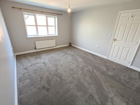 5 bedroom Detached house to let in Mill Close, Corby Glen, NG33