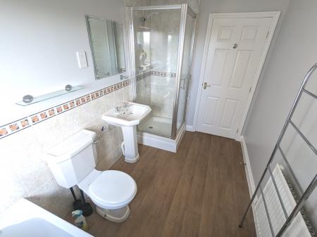 5 bedroom Detached house to let in Mill Close, Corby Glen, NG33