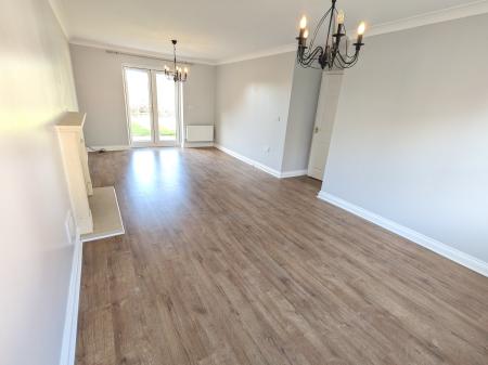 5 bedroom Detached house to let in Mill Close, Corby Glen, NG33