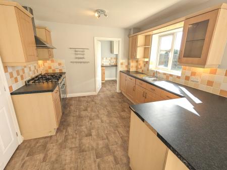 5 bedroom Detached house to let in Mill Close, Corby Glen, NG33