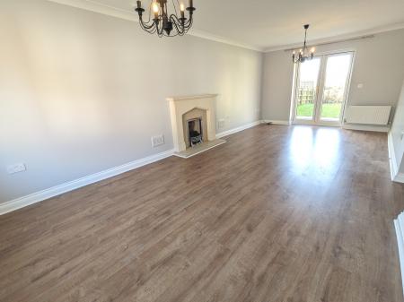 5 bedroom Detached house to let in Mill Close, Corby Glen, NG33