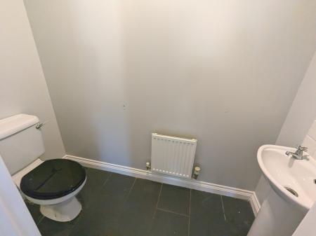 5 bedroom Detached house to let in Mill Close, Corby Glen, NG33