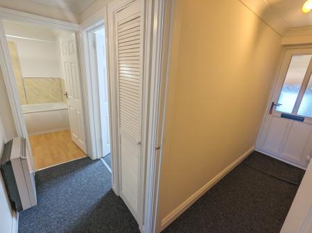 1 bedroom Flat to let in Drakes Court, East Street, Grantham, NG31