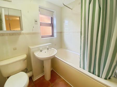 3 bedroom Detached house to let in Ascot Drive, Grantham, NG31