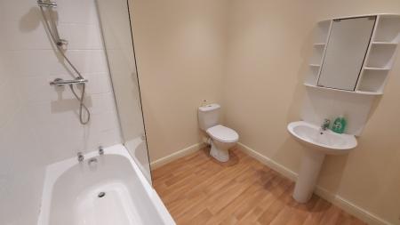 3 bedroom Terraced House to let in Church Row, The Grove, Grantham, NG31