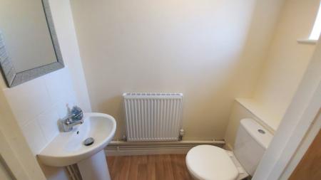 3 bedroom Terraced House to let in Church Row, The Grove, Grantham, NG31