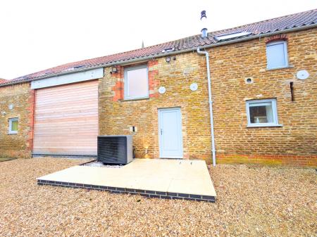 2 bedroom Barn Conversion to let in Hall Farm Barns, Church Lane, Caythorpe, NG32