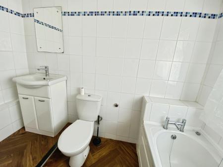 4 bedroom Detached house to let in Blackburn Close, Grantham, NG31