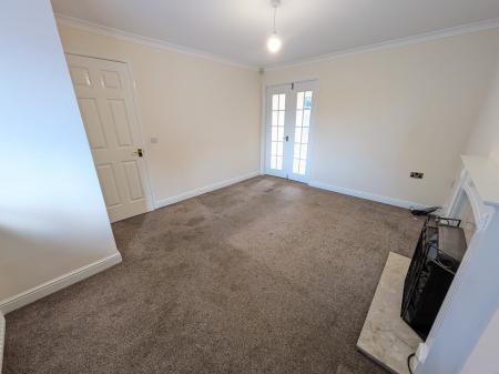 3 bedroom Semi-detached house to let in Moortown Close, Grantham, NG31