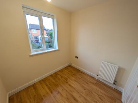 3 bedroom Semi-detached house to let in Moortown Close, Grantham, NG31