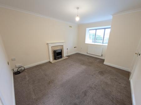 3 bedroom Semi-detached house to let in Moortown Close, Grantham, NG31