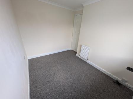 3 bedroom Semi-detached house to let in Moortown Close, Grantham, NG31