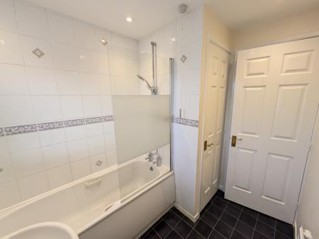 3 bedroom Semi-detached house to let in Moortown Close, Grantham, NG31