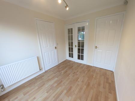 3 bedroom Semi-detached house to let in Moortown Close, Grantham, NG31