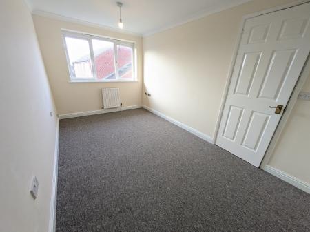 3 bedroom Semi-detached house to let in Moortown Close, Grantham, NG31