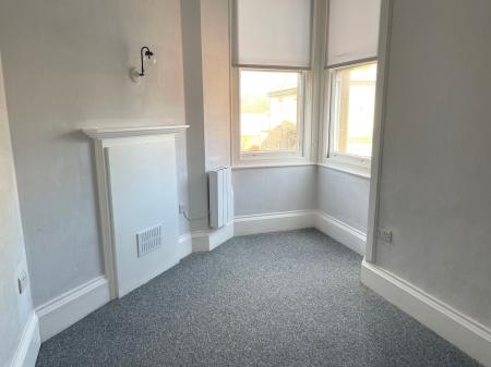 1 bedroom Flat to let in Avenue Road, Grantham, NG31