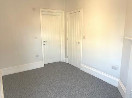 1 bedroom Flat to let in Avenue Road, Grantham, NG31