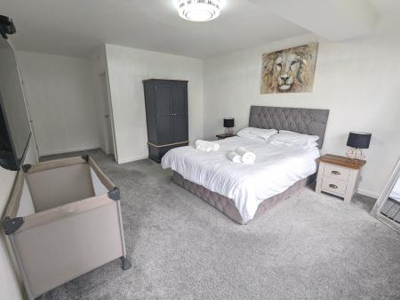 5 bedroom Detached house to let in Grantham Road, Ingoldsby, NG33