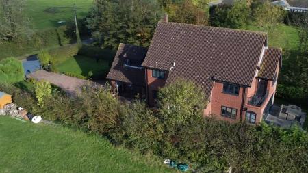 5 bedroom Detached house to let in Grantham Road, Ingoldsby, NG33