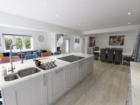 5 bedroom Detached house to let in Grantham Road, Ingoldsby, NG33