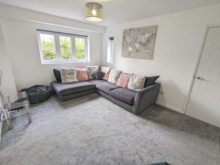 5 bedroom Detached house to let in Grantham Road, Ingoldsby, NG33