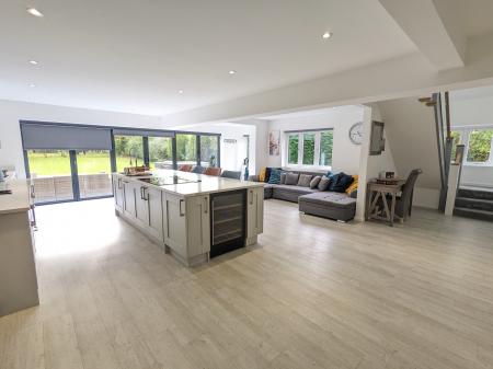 5 bedroom Detached house to let in Grantham Road, Ingoldsby, NG33