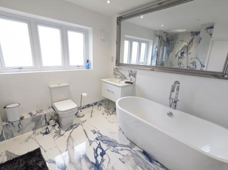 5 bedroom Detached house to let in Grantham Road, Ingoldsby, NG33