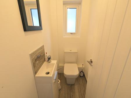 5 bedroom Detached house to let in Grantham Road, Ingoldsby, NG33