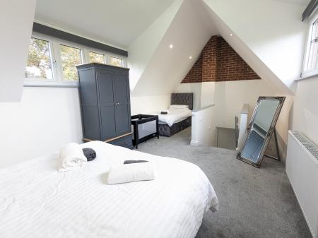 5 bedroom Detached house to let in Grantham Road, Ingoldsby, NG33